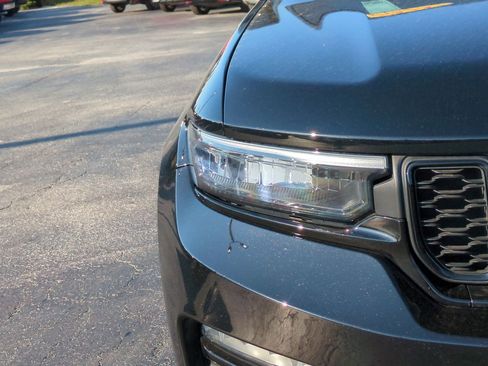 Used 2025 Jeep Grand Cherokee Limited w/ Luxury Tech Group II image 8