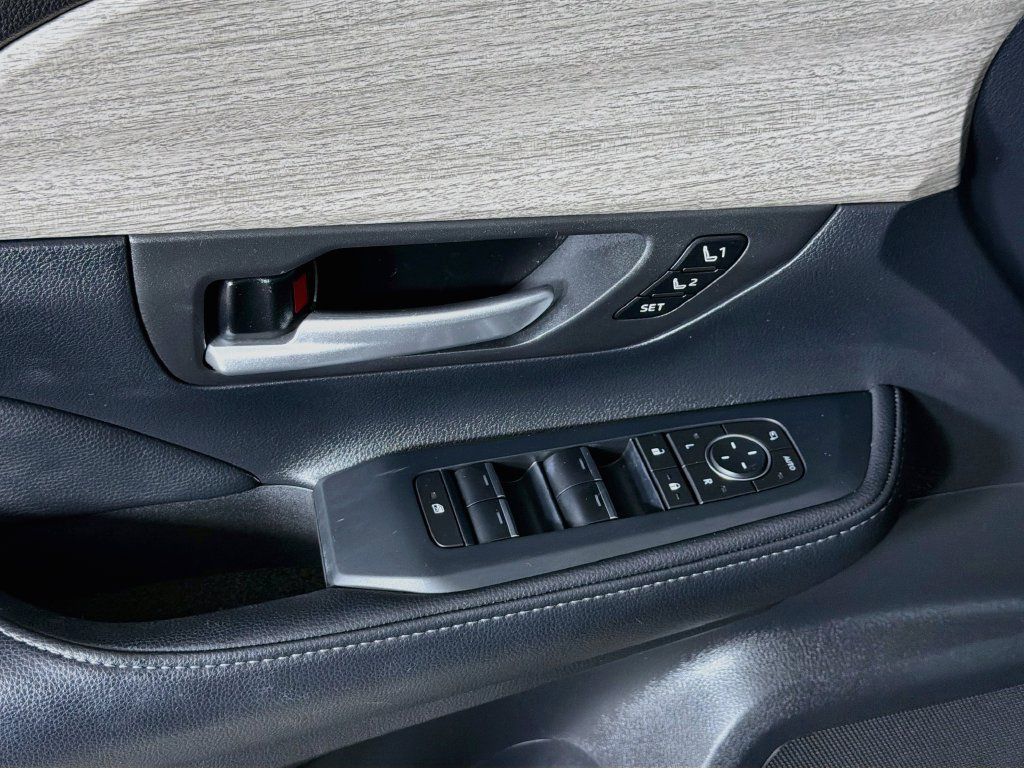 Used 2025 Toyota Grand Highlander AWD image 18