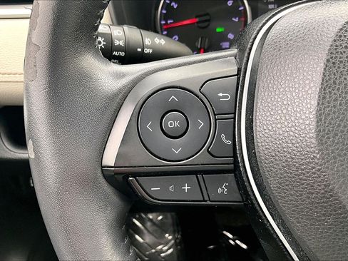 Used 2019 Toyota RAV4 XLE Premium image 17