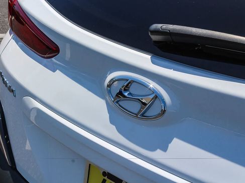 Certified 2023 Hyundai Kona SEL FWD image 11