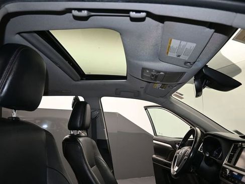 Certified 2019 Toyota Highlander XLE image 29