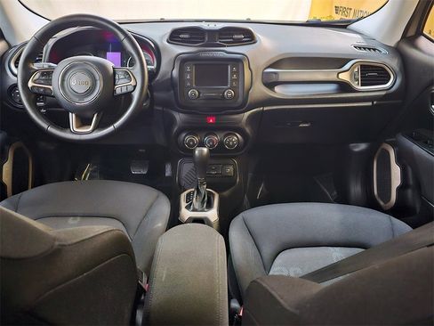 Used 2016 Jeep Renegade Latitude image 18