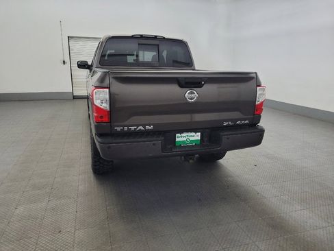 Used 2018 Nissan Titan SL image 6