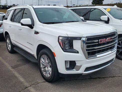 Used 2021 GMC Yukon SLT w/ SLT Premium Package image 2