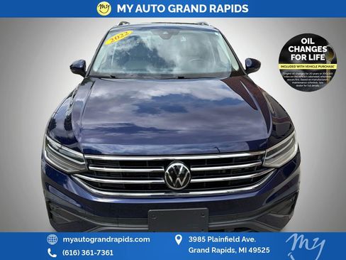 Used 2022 Volkswagen Tiguan SE AWD/4WD image 2
