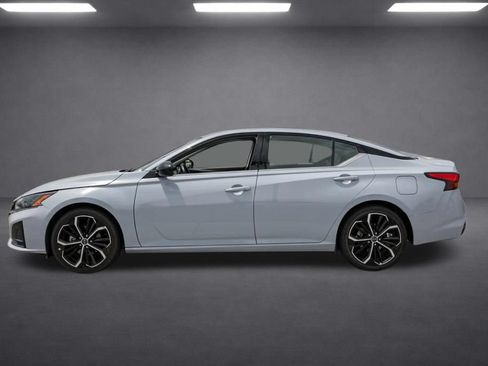 Used 2023 Nissan Altima 2.5 SR FWD image 8