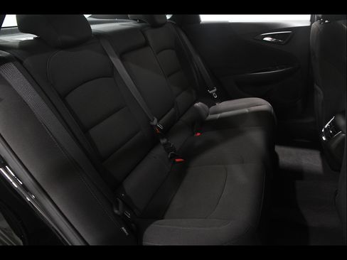 Used 2017 Chevrolet Malibu LT FWD image 16