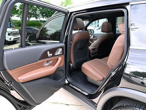 Used 2025 Mercedes-Benz GLS 450 4MATIC image 36