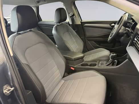 Used 2025 Volkswagen Jetta SE image 17