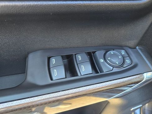 Used 2021 Chevrolet Silverado 1500 LT Trail Boss w/ Convenience Package II AWD/4WD image 18