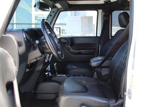 Used 2017 Jeep Wrangler Unlimited Sahara AWD/4WD image 18