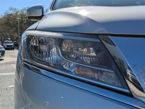 Used 2015 Nissan Pathfinder SL w/ SL Tech Package image 11