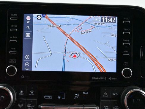 Used 2022 Toyota Highlander XLE AWD/4WD image 22