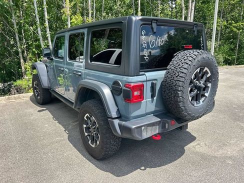 Used 2025 Jeep Wrangler Unlimited Rubicon AWD/4WD image 5