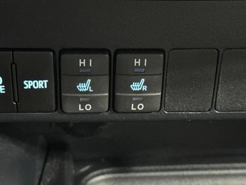 Used 2018 Toyota RAV4 Limited w/ Carpet Mat Package FWD image 22