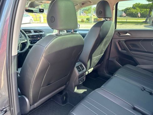 Used 2024 Volkswagen Tiguan SE AWD/4WD image 42