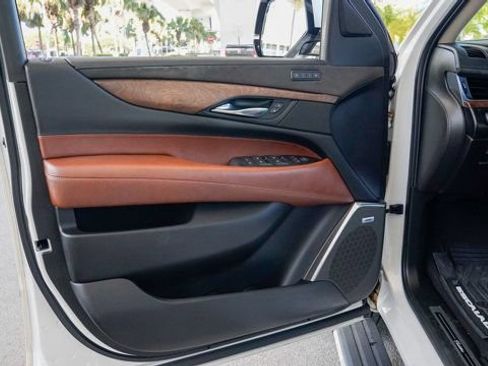 Used 2019 Cadillac Escalade ESV Premium Luxury RWD image 42