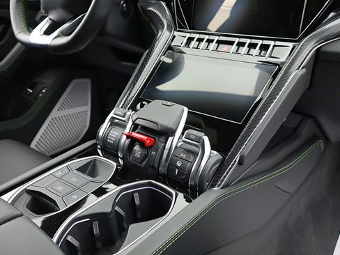 Used 2020 Lamborghini Urus image 44