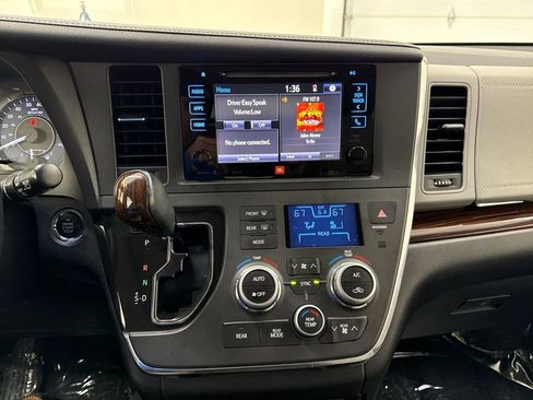 Used 2017 Toyota Sienna AWD image 20