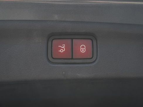 Used 2023 Mercedes-Benz C 300 4MATIC Sedan image 11