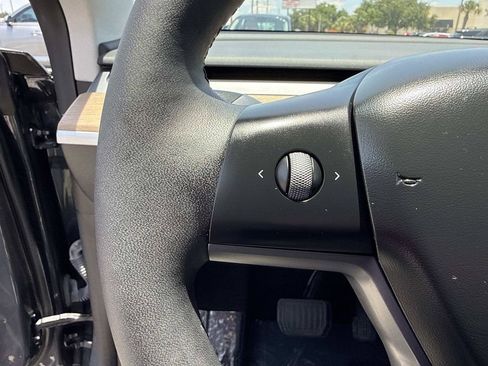 Used 2023 Tesla Model Y Long Range AWD/4WD image 35