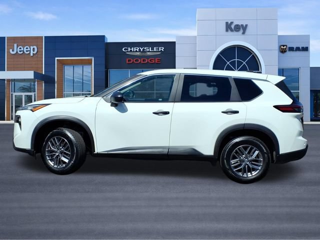 Used 2024 Nissan Rogue S AWD/4WD image 2