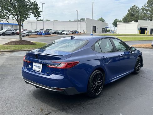Used 2025 Toyota Camry SE w/ Convenience Package FWD image 10