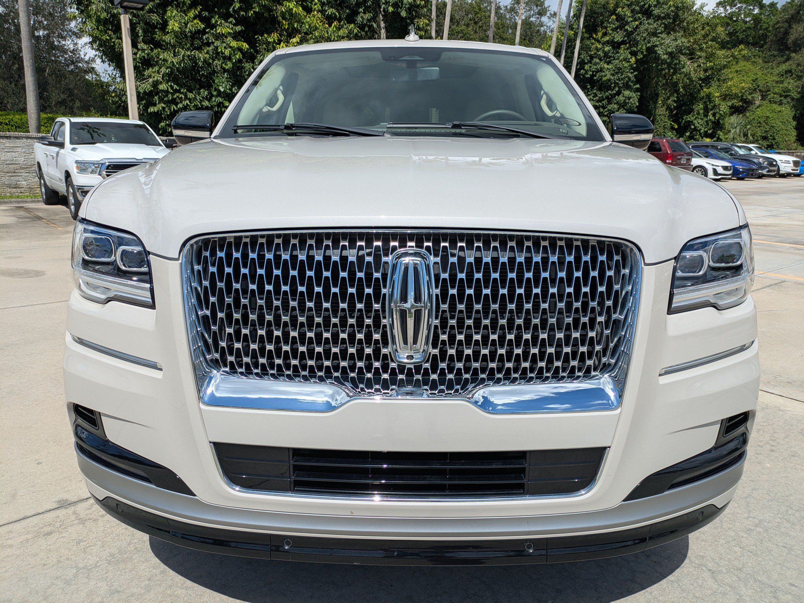Used 2023 Lincoln Navigator Reserve RWD image 6