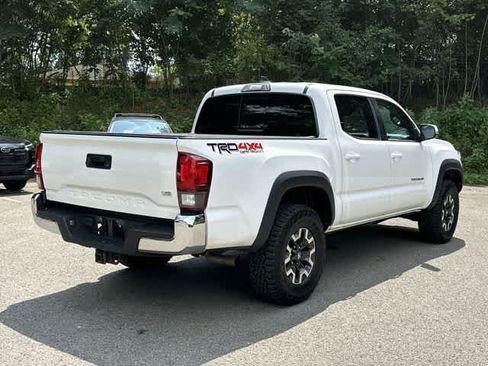 Used 2018 Toyota Tacoma TRD Off-Road AWD/4WD image 31
