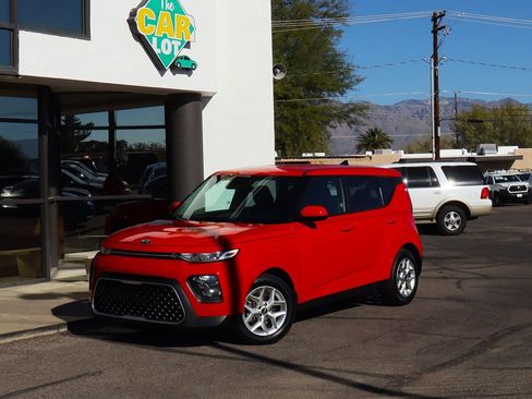 Used 2020 Kia Soul S image 2