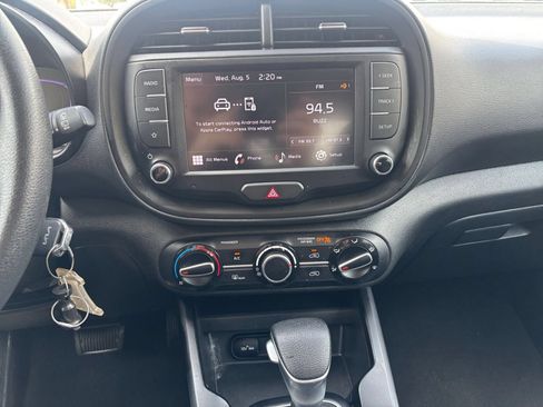 Used 2025 Kia Soul LX w/ LX Technology Package FWD image 17
