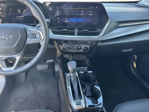 Used 2025 Chevrolet Trax ACTIV image 28