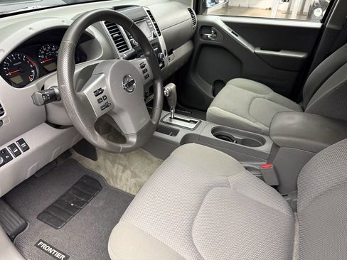 Used 2018 Nissan Frontier SV image 15