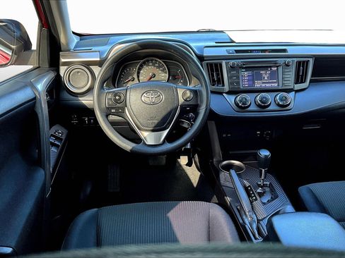 Used 2015 Toyota RAV4 LE image 5
