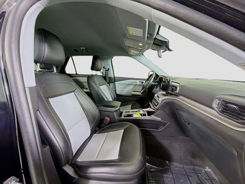 Used 2023 Ford Explorer XLT w/ Equipment Group 202A image 29