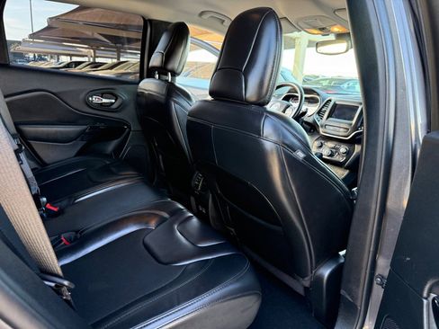 Used 2021 Jeep Cherokee Latitude Plus image 14