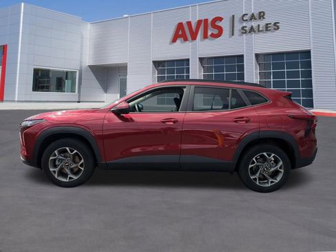 Used 2025 Chevrolet Trax LT w/ LT Convenience Package FWD image 11
