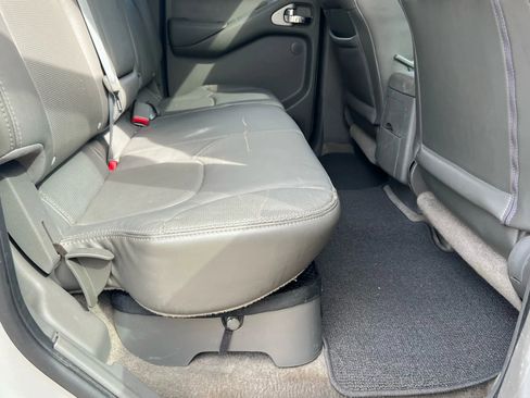 Used 2012 Nissan Frontier SL w/ Moonroof Pkg image 23