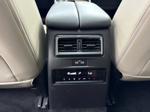 Used 2024 MAZDA CX-90 3.3 Turbo w/ Preferred Plus AWD/4WD image 36