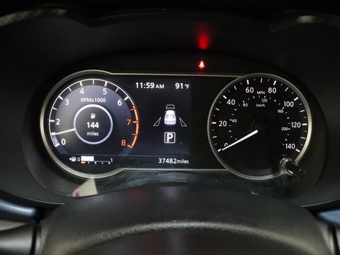 Used 2025 Nissan Versa SV FWD image 36