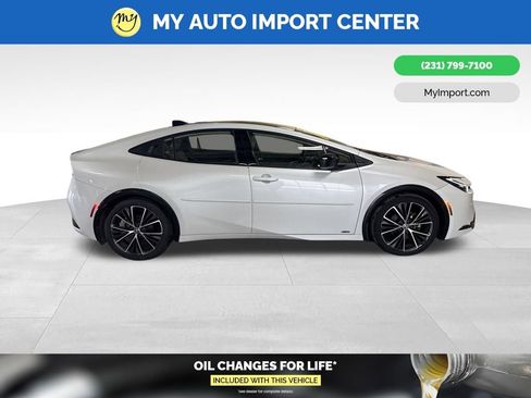 Used 2024 Toyota Prius XLE image 8