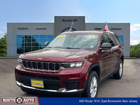 Used 2021 Jeep Grand Cherokee L Laredo w/ Luxury Tech Group I AWD/4WD image 2