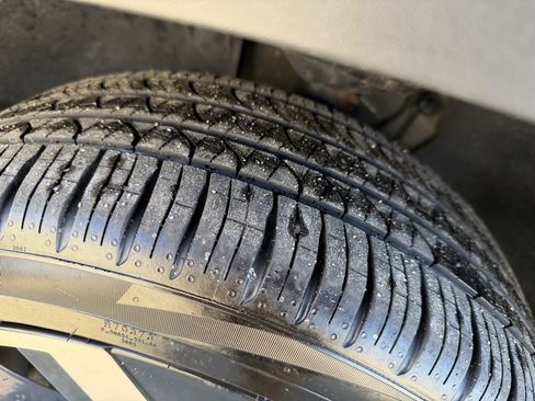 Used 2022 Volkswagen Taos SEL image 31