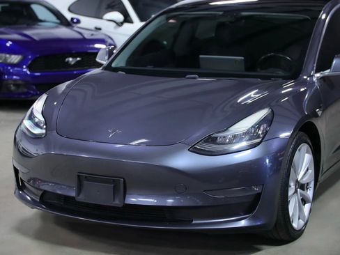 Used 2019 Tesla Model 3 Standard Range Plus image 5