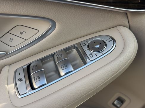 Used 2022 Mercedes-Benz GLC 300 w/ Premium Package Lite image 30