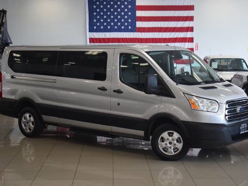 Used 2017 Ford Transit 350 XLT image 4