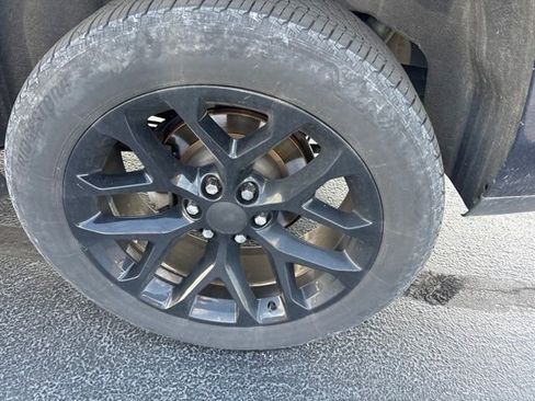 Used 2018 GMC Yukon SLT w/ Premium Edition AWD/4WD image 15