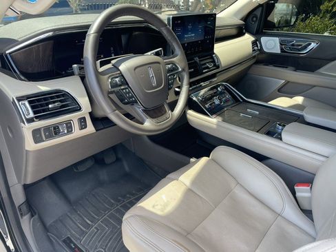 Used 2022 Lincoln Navigator L Reserve RWD image 10