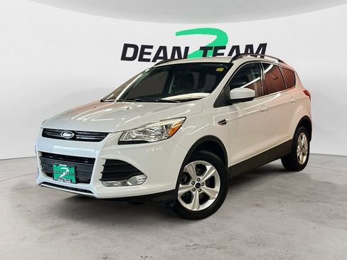 Used 2016 Ford Escape SE w/ Equipment Group 201A image 4