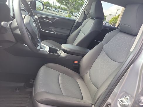 Used 2025 Toyota RAV4 XLE AWD/4WD image 22